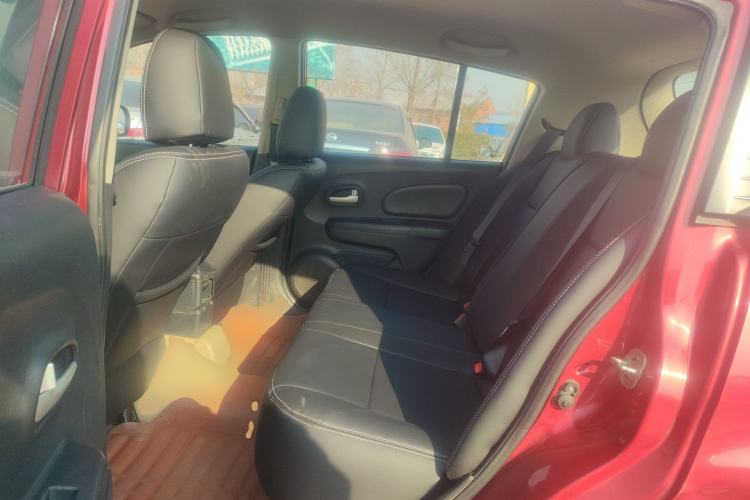 Used Venucia R50 2014 1.6L Manual Splendid Edition
