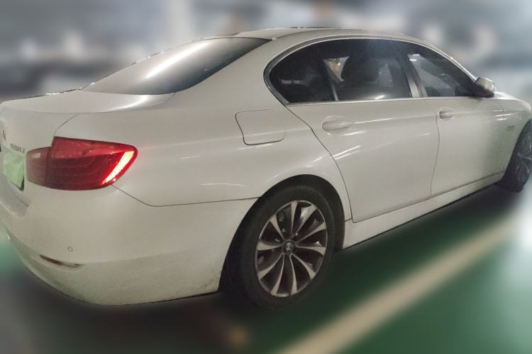 Used BMW 5 Series 2014 528Li Leading Model Rear Right 45 Deg