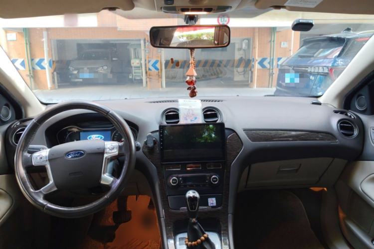 Used Ford Mondeo 2011 2.0L GTDi 200 Fashion Edition Center Console