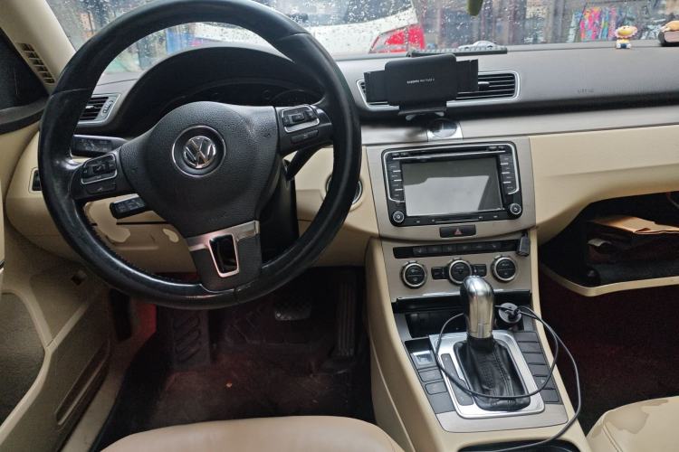 Used Volkswagen Magotan 2012 Revised 1.8TSI Luxury Version Center Console