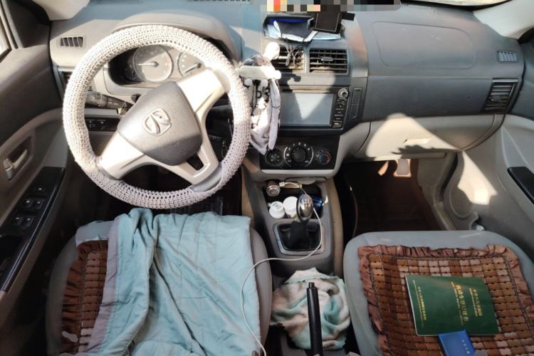 Used BAIC Weiwang M20 2014 1.5L practical type BJ415A Center Console