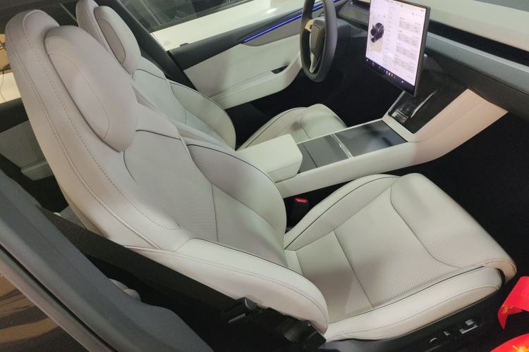 Used Tesla Model Y L 2025 Model Long-Range All-Wheel-Drive Version