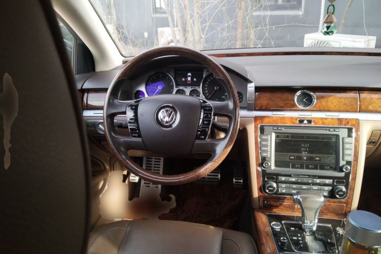 Used Volkswagen Phaeton 2014 3.0L Executive Model Steering Wheel
