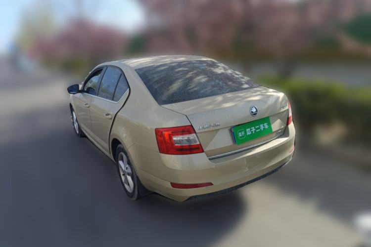 Used Skoda Octavia 2015 1.6L Manual Yijun Edition Rear Left 45 Deg
