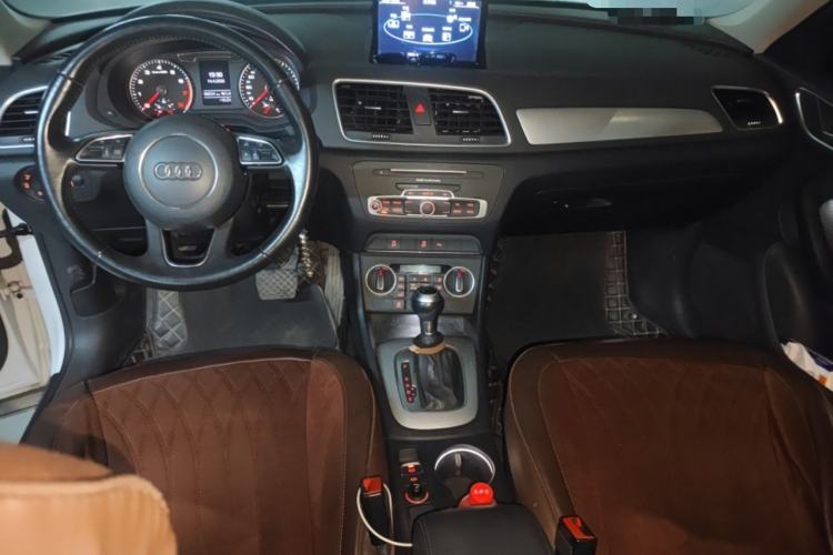 Used Audi Q3 2017 30 TFSI Fashion Model Center Console