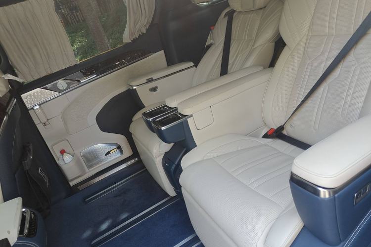 Used Zeekr 009 2022 WE Edition Left Rear Seat