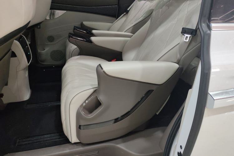 Used Denza D9 2022 DM-i 1040 Prestige Model
