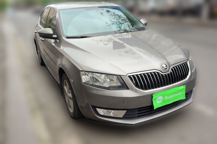 Used Skoda Octavia 2015 1.6L Automatic Yijie Edition Front Right 45 Deg