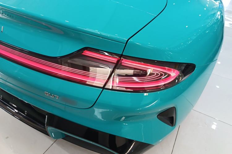 Used Xiaomi Auto SU7 2024 Four-Wheel Drive Ultra-Long Range Advanced Intelligent Driving Max Edition
