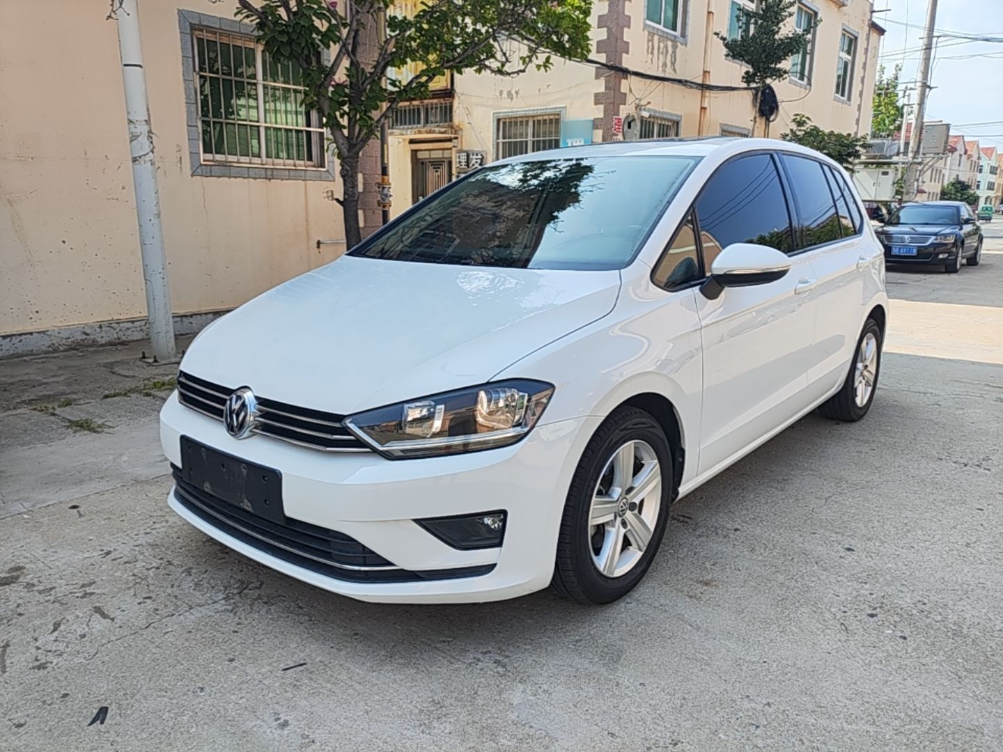 Sob a frente do carro