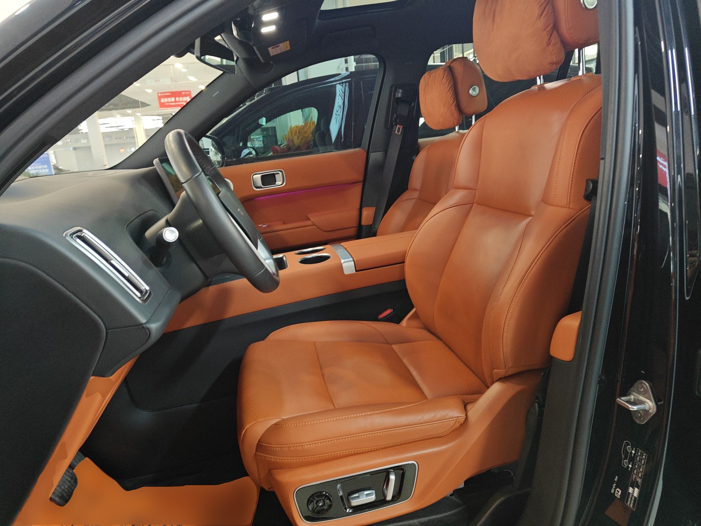 المقاعد الأمامية داخل السيارة