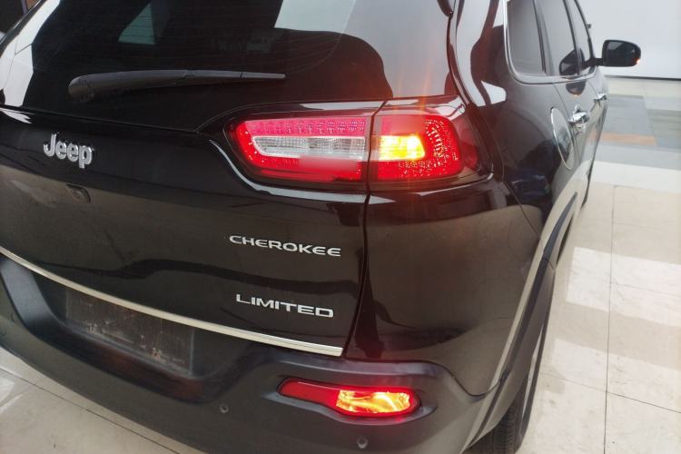 Used Jeep Cherokee 2017 2.0L Superior Edition