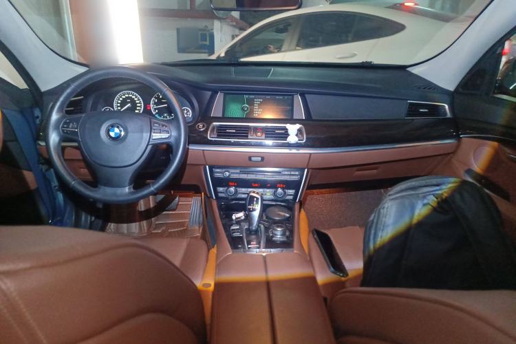Used BMW 5 Series GT 2011 535i Elegant Edition Center Console