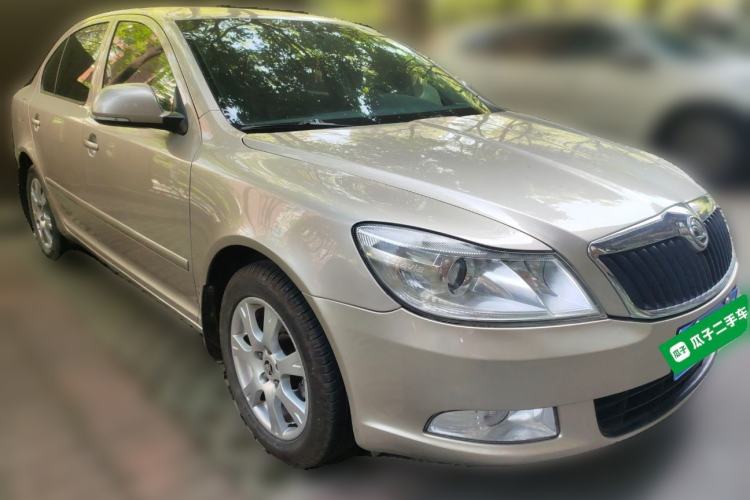 Used Skoda Octavia 2014 1.6L Manual Eado Edition Front Right 45 Deg