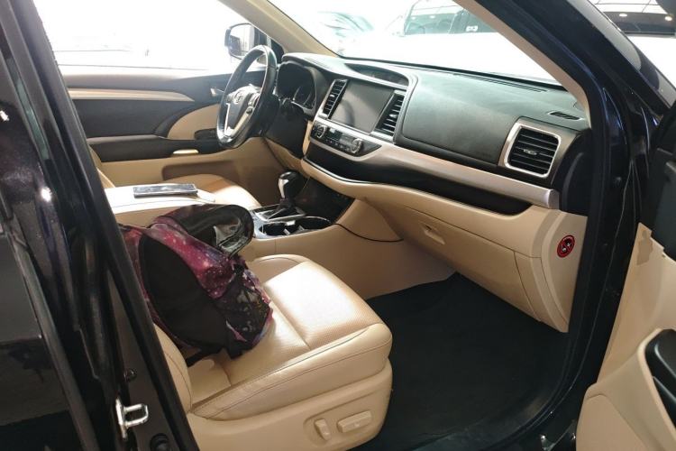 Used Toyota Highlander 2018 2.0T Four-Wheel Drive Prestige Version 7 Seats China VI Standard
