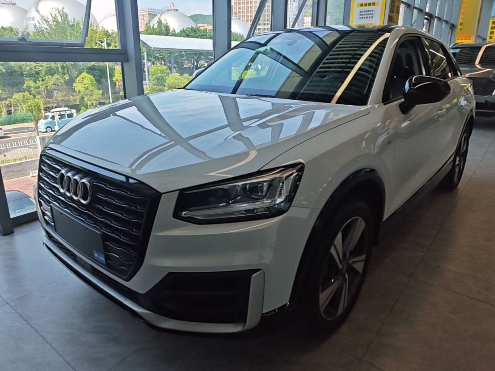 Под передней частью автомобиля