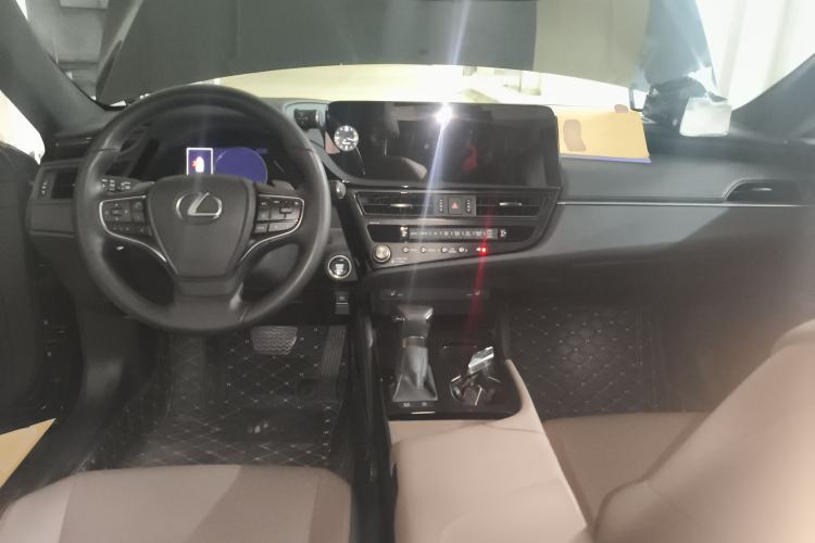 Used Lexus ES 2023 200 Excellence Edition
