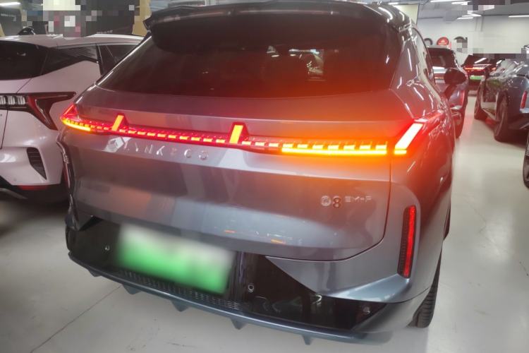 Used Lynk & Co 08 EM-P 2025 220 km All-Wheel-Drive Performance Halo
