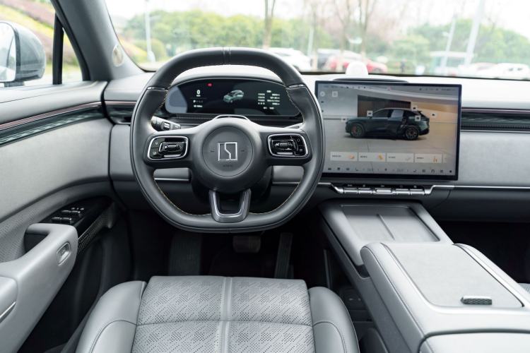 Used Zeekr 7X 2025 100 kWh Long-Range Rear-Wheel Drive with Intelligent Driving Features