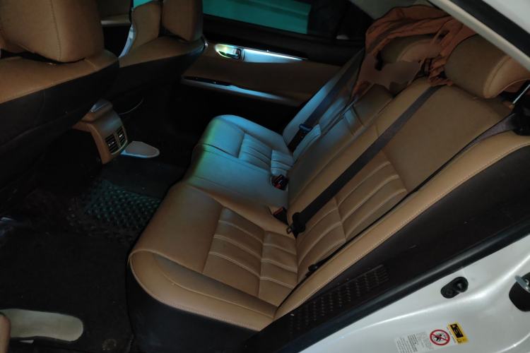 Used Lexus ES 2015 300h Comfort Edition