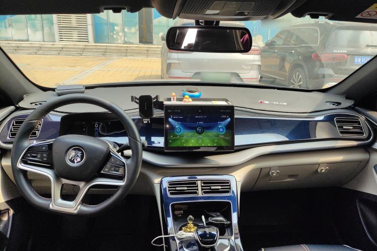Used BYD Qin PLUS 2021 EV 500KM Luxury Model Center Console