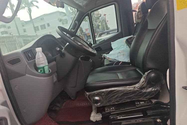 Used Foton Toano 2024 Small Passenger Comfort Version Cummins 2.8T Manual Transmission Long Wheelbase Mid-Roof Design Rear Single Tire 9-Seater