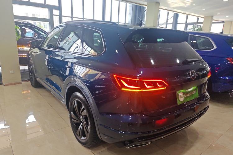 Used Volkswagen Touareg 2021 3.0 TSI Luxury Edition Black Diamond Sport Package Exterior 2