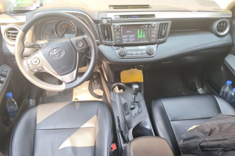 Used Toyota RAV4 2015 2.0L CVT Two-Wheel Drive Fashion Edition
