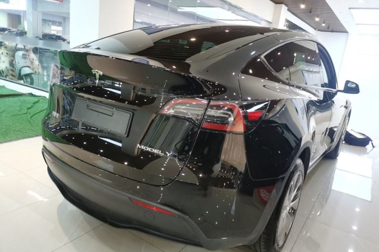 Used Tesla Model Y 2022 Long-Range All-Wheel-Drive Version
