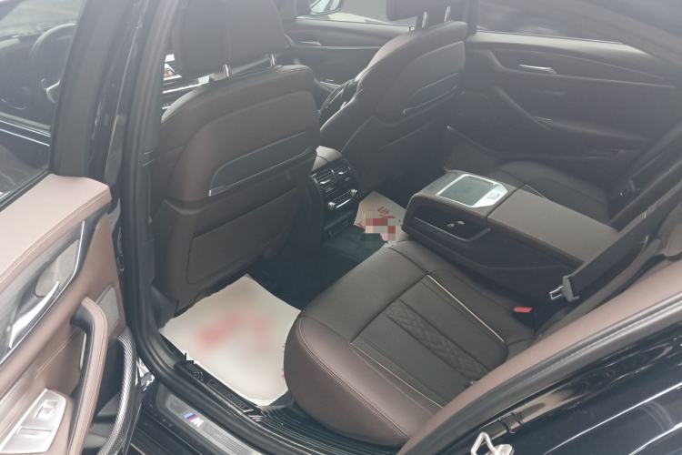 Used BMW 5 Series 2022 Second Facelift 530Li Luxury Version M Sport Package Left Rear Seat