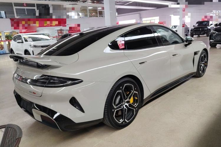 Used Xiaomi Auto SU7 2024 Four-Wheel Drive Ultra-Long Range Advanced Intelligent Driving Max Edition
