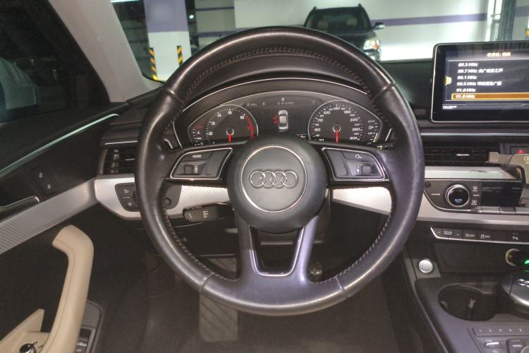 Used Audi A4L 2017 40 TFSI Fashion Model Steering Wheel