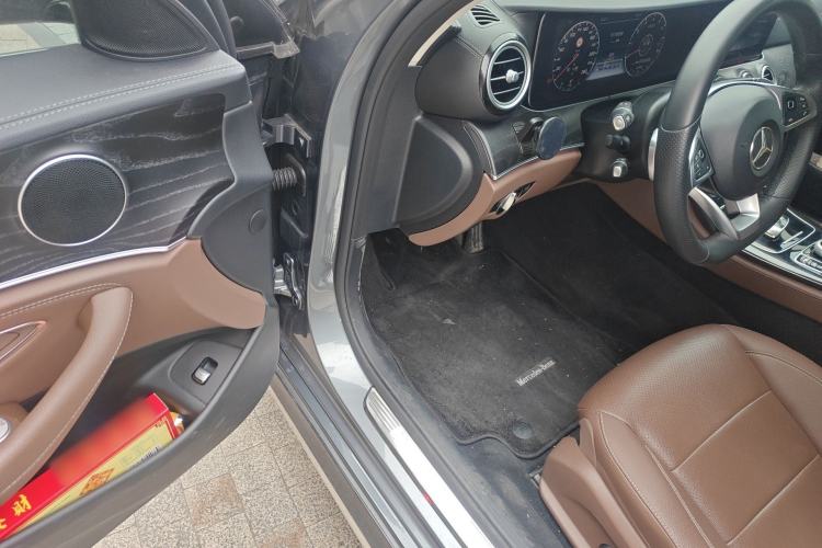 Used Mercedes-Benz E-Class 2016 E 300 L Sporty and Stylish Model
