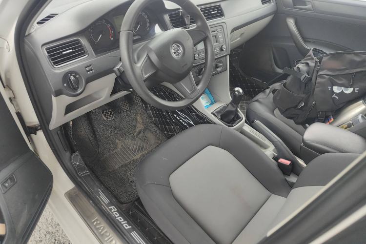 Used Skoda Rapid 2016 1.6L Manual Front-Wheel-Drive Version
