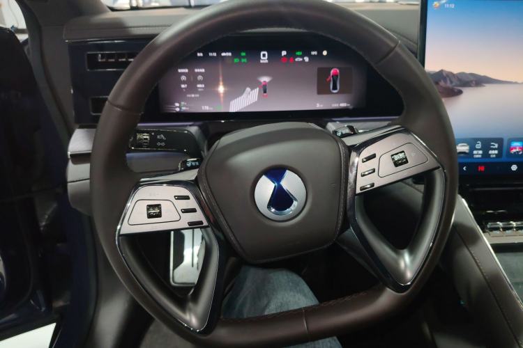 Used Denza Z9 2024 1100 km All-Wheel-Drive Ultra Version
