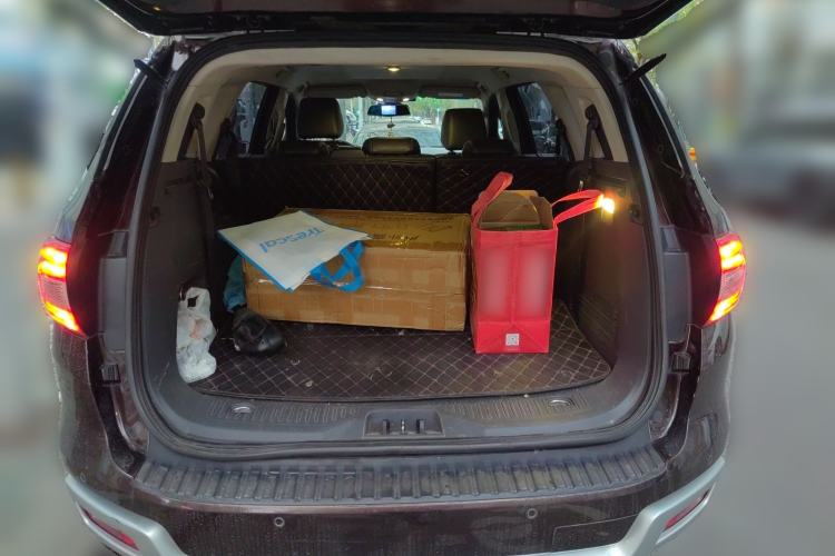 Used Ford Everest 2016 2.0T Gasoline Automatic 4x4 Luxury Edition Trunk