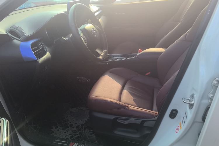 Used Toyota C-HR 2018 2.0L Leading with Sunroof China VI Standard

