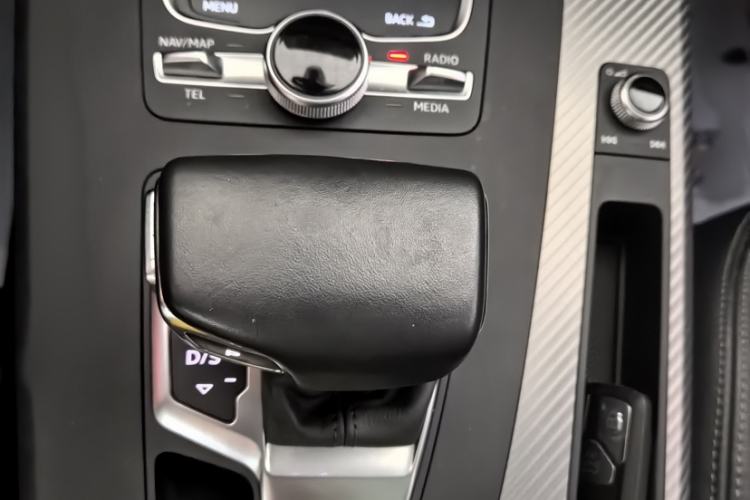 Used Audi Q5L 2020 45 TFSI Prestige Fashion Model Interior 3