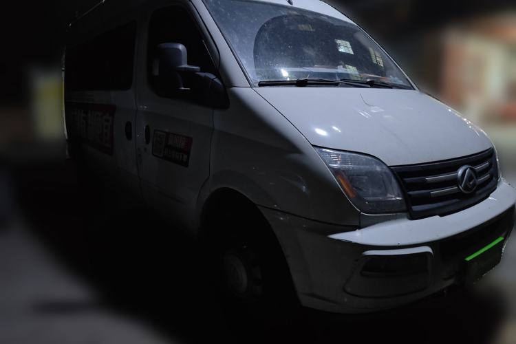 Used SAIC MAXUS Xintu V80 2021 2.0T AMT Classic Aoyuntong 127 PS Mid-axle Mid-roof 6/7/8/9-Seater
