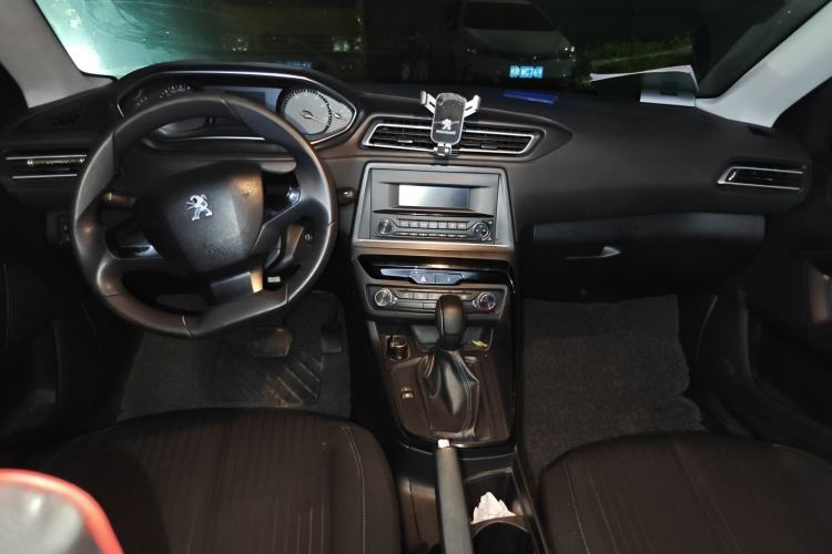 Used Peugeot 308 2016 1.6L Automatic Fashion Edition Center Console