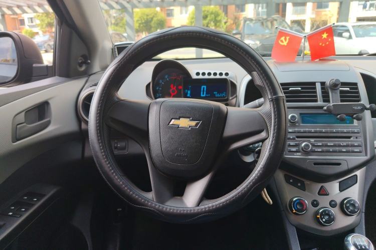 Used Chevrolet Aveo Sonic 2011 Sedan 1.4L MT SL
