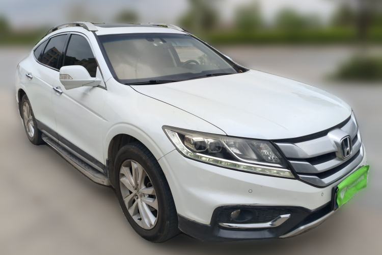 Used Honda Crosstour 2014 2.4L Luxury Edition Front Right 45 Deg