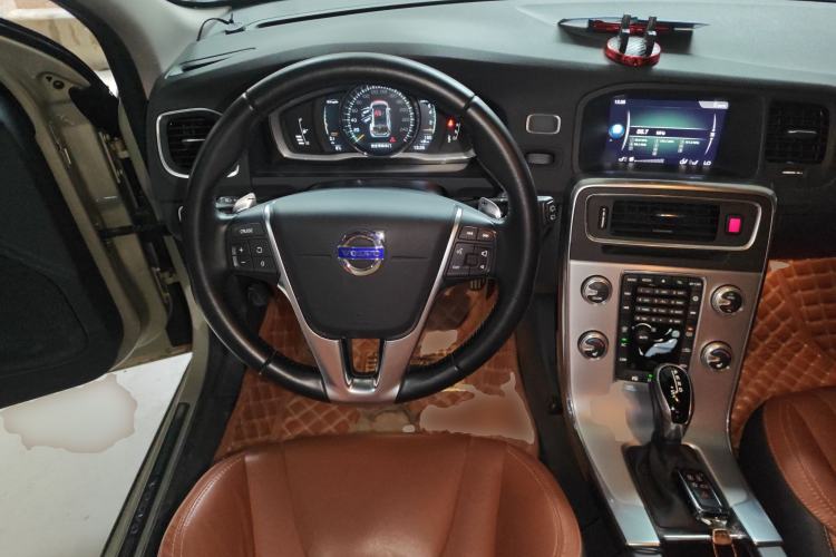 Used Volvo V60 2017 T5 Zhiya Edition China V Standard
