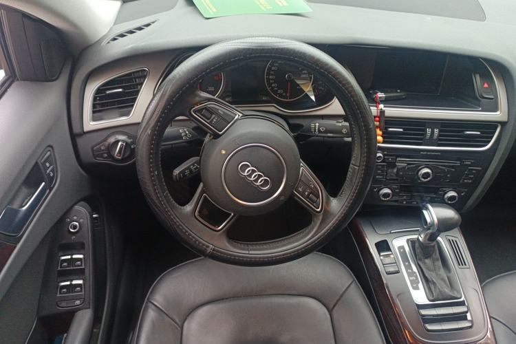 Used Audi A4L 2015 35 TFSI Automatic Comfort Model Steering Wheel