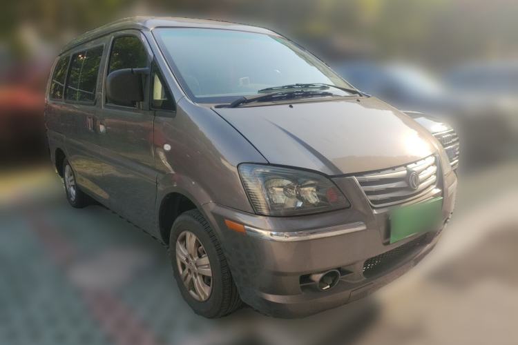 Used FORTHING Lingzhi 2017 V3 1.5L 7-seater Standard Model Front Right 45 Deg