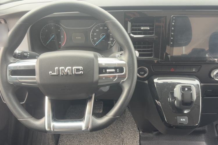 Used JMC Fushun 2025 2.0T 8AT Diesel Short-Wheelbase Low-Roof Commercial Multi-Purpose Passenger Vehicle with 5/6 Seats and Liftgate Tailgate
