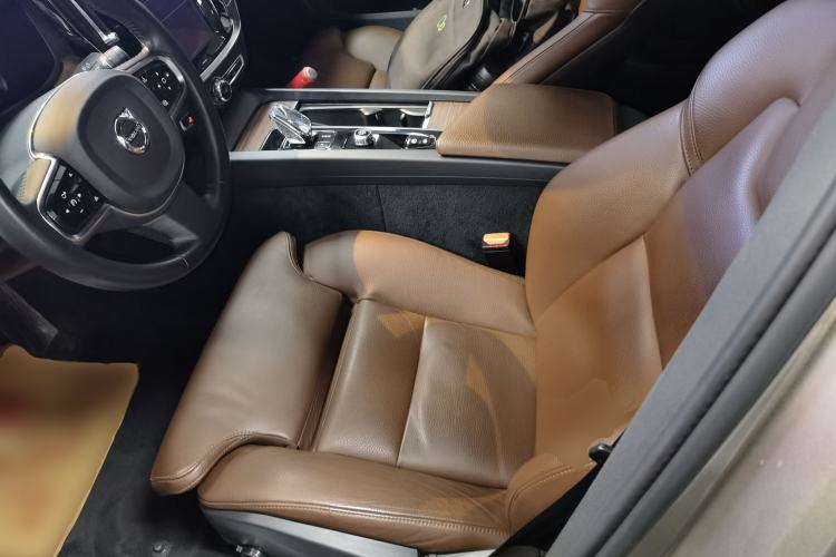 Used Volvo S60 2022 B4 Zhiyuan Luxury Edition
