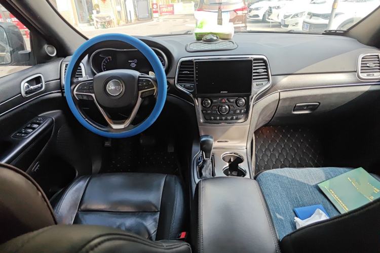 Used Jeep Grand Cherokee 2017 3.0L Comfort Navigation Edition Center Console