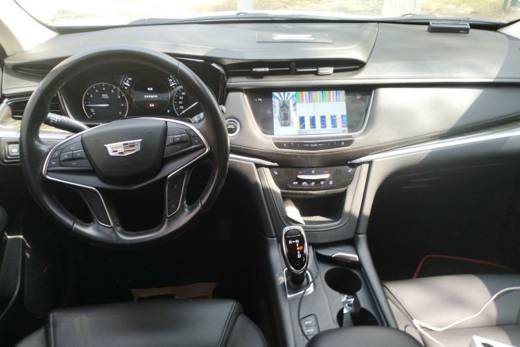 Used Cadillac XT5 2018 28T Four-Wheel Drive Luxury Model Center Console