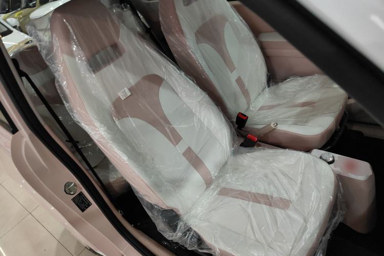 Used Know Beans Rainbow 2024 First Clear Edition Right Front Seat